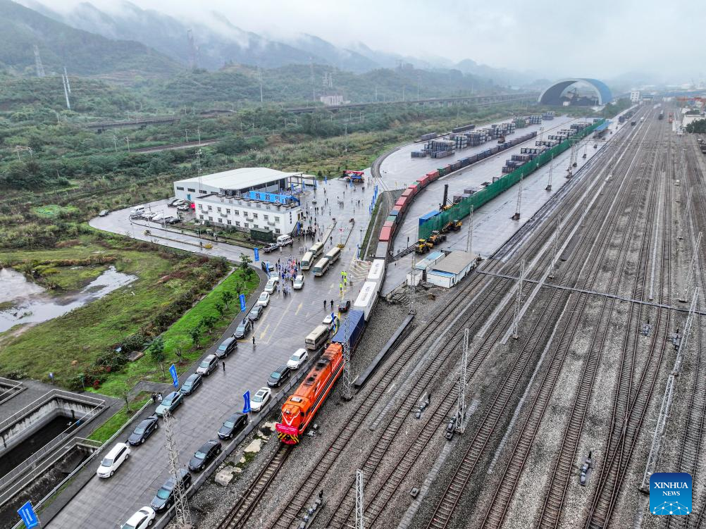 China Railway launches rail transport trial for electric vehicle batteries