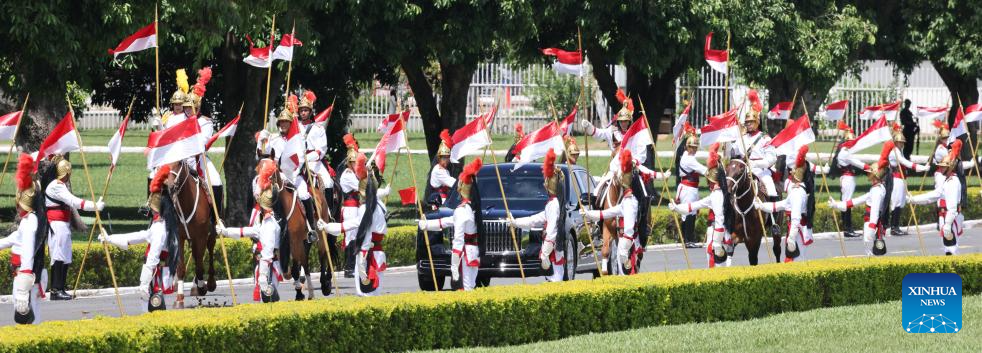 Xi attends welcome ceremony held by Brazilian president