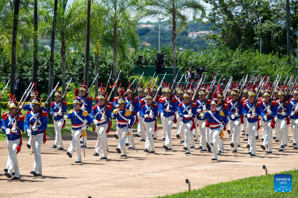 Xi attends welcome ceremony held by Brazilian president