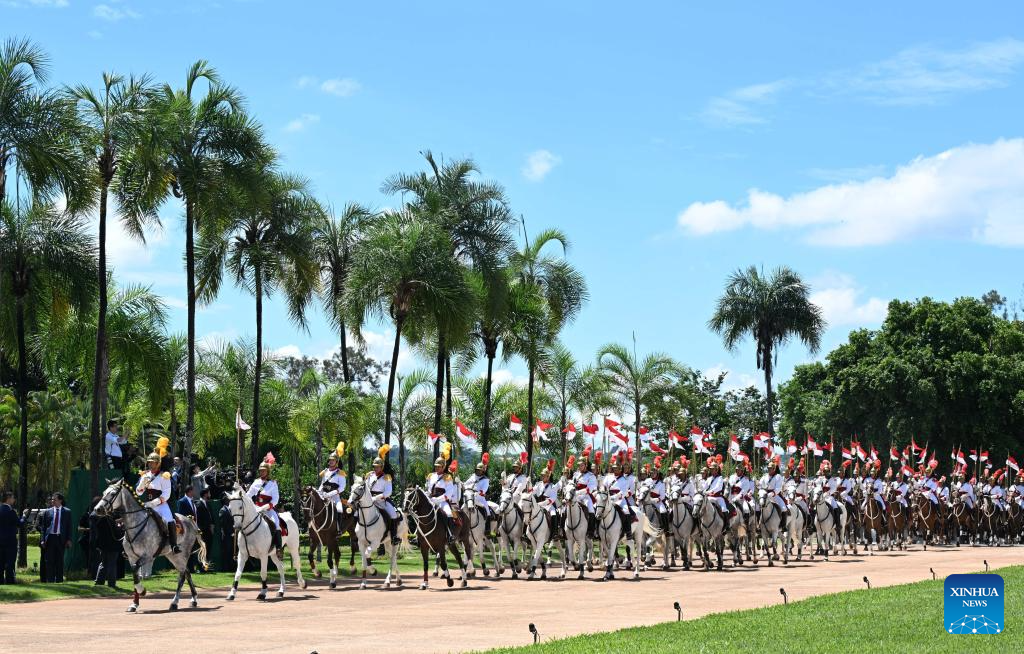 Xi attends welcome ceremony held by Brazilian president