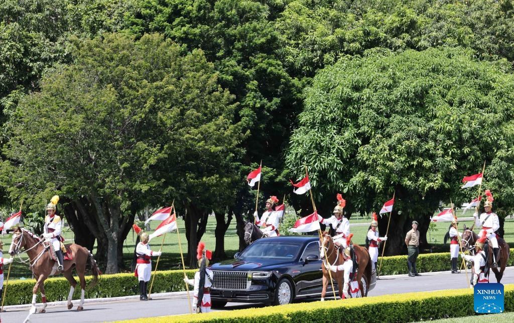 Xi attends welcome ceremony held by Brazilian president