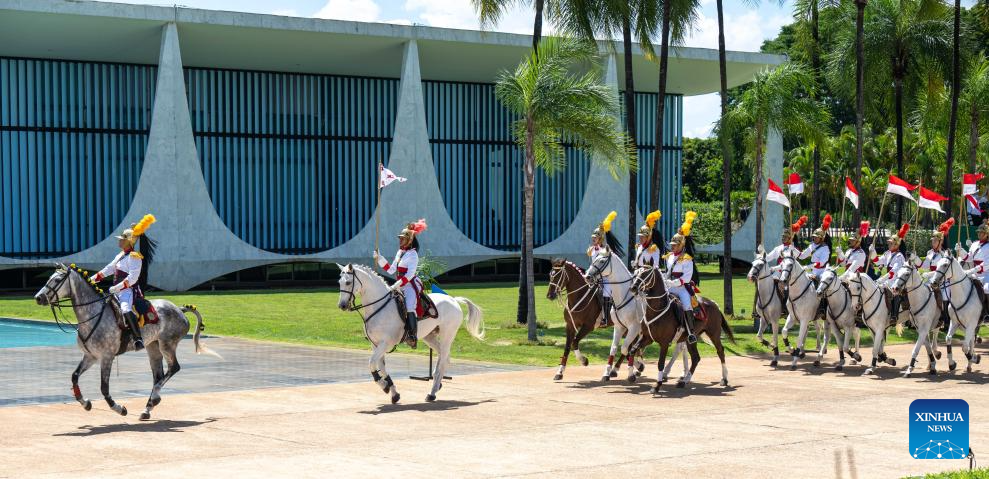 Xi attends welcome ceremony held by Brazilian president