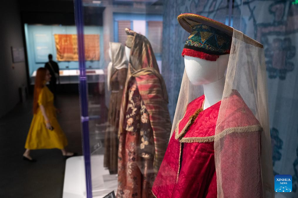 Silk textiles from Russian Museum of Ethnography showcased in Wuhan