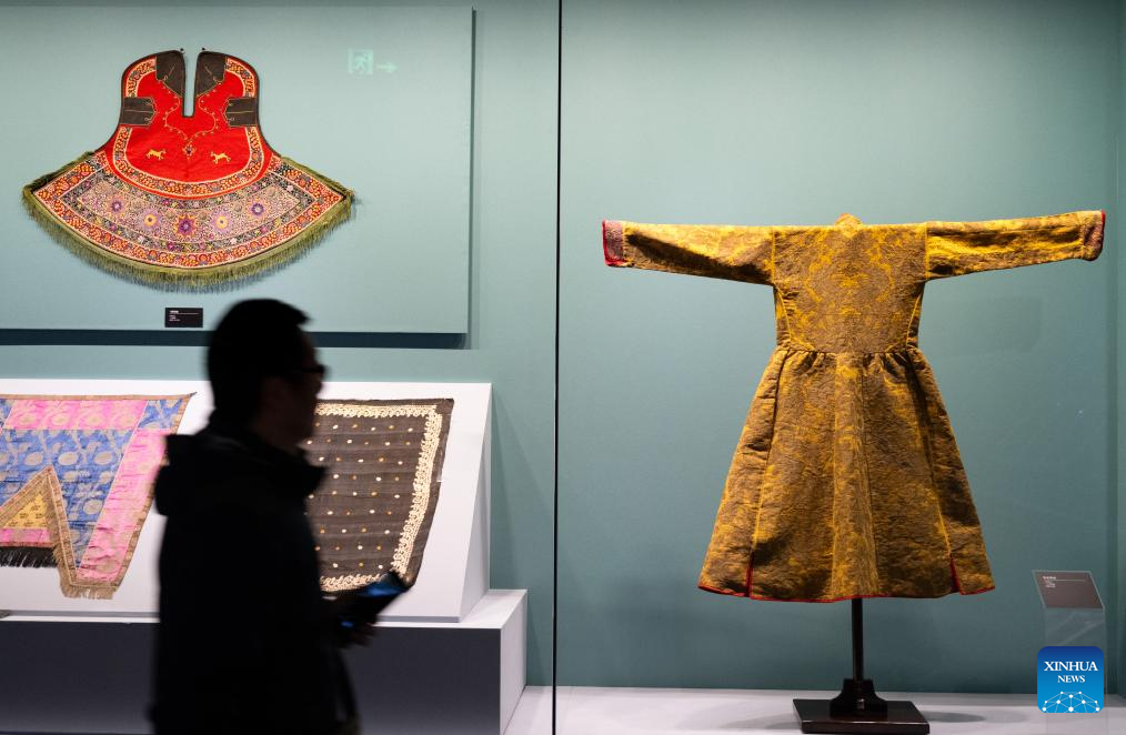 Silk textiles from Russian Museum of Ethnography showcased in Wuhan