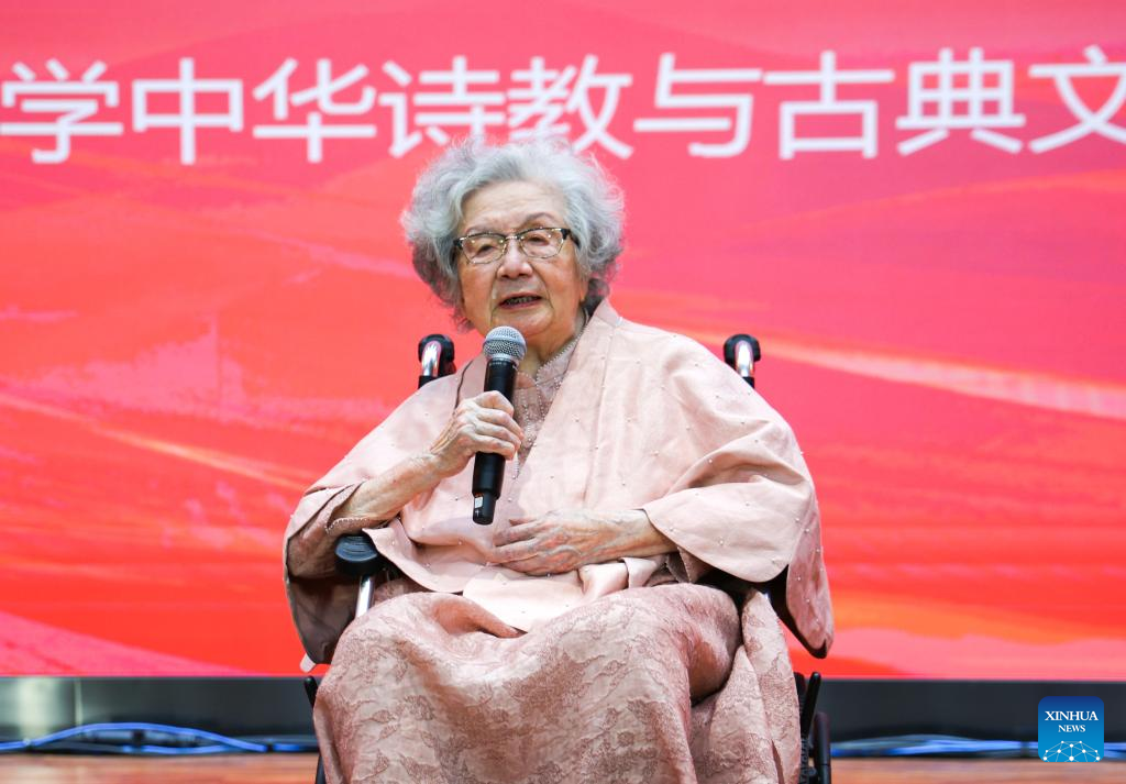 Chinese poetry master Ye Jiaying dies at 100