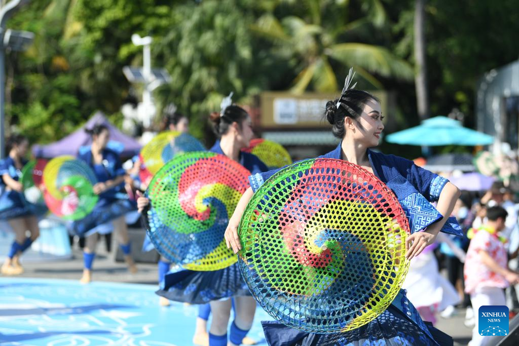 Gala for China's 12th National Traditional Games of Ethnic Minorities held in Sanya