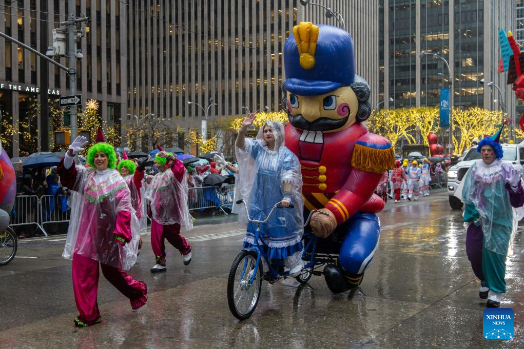 Feature: Spectators line up New York streets for Macy's Thanksgiving parade despite rain