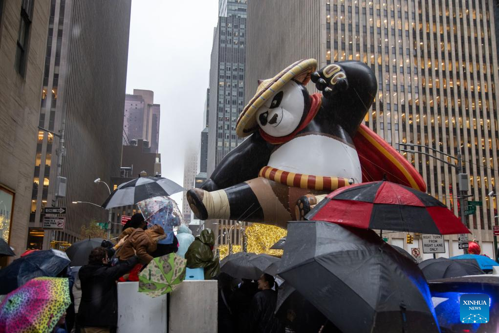 Feature: Spectators line up New York streets for Macy's Thanksgiving parade despite rain