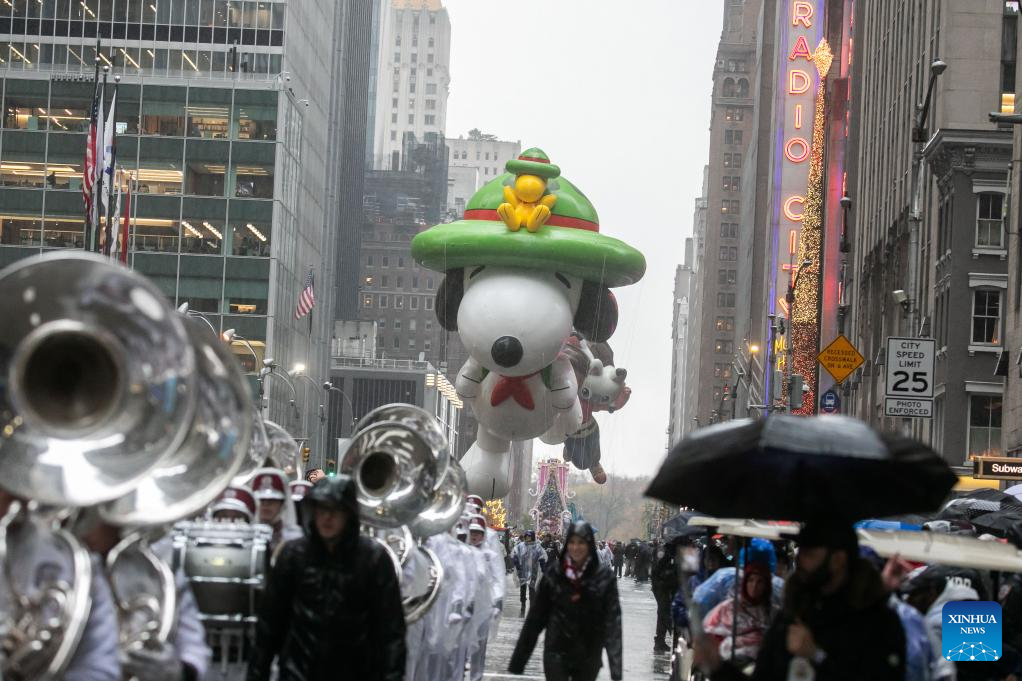 Feature: Spectators line up New York streets for Macy's Thanksgiving parade despite rain