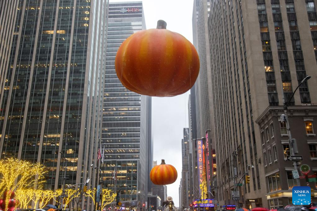 Feature: Spectators line up New York streets for Macy's Thanksgiving parade despite rain