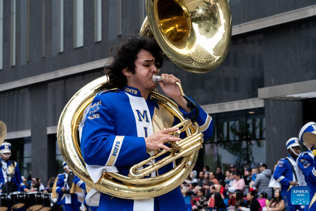 Feature: Spectators line up New York streets for Macy's Thanksgiving parade despite rain