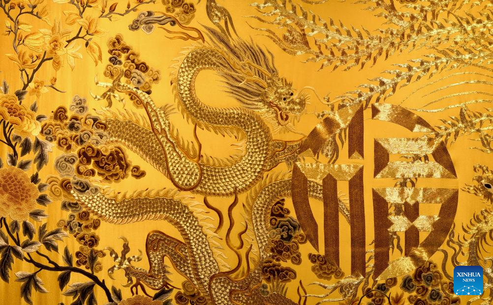 Pic story: inheritor of Beijing Embroidery