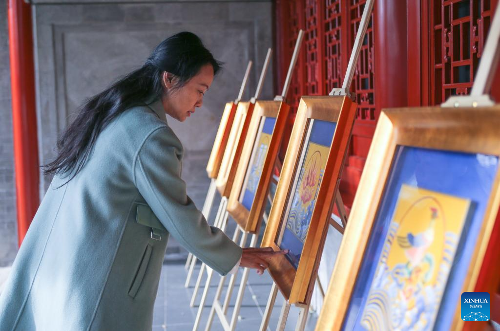 Pic story: inheritor of Beijing Embroidery