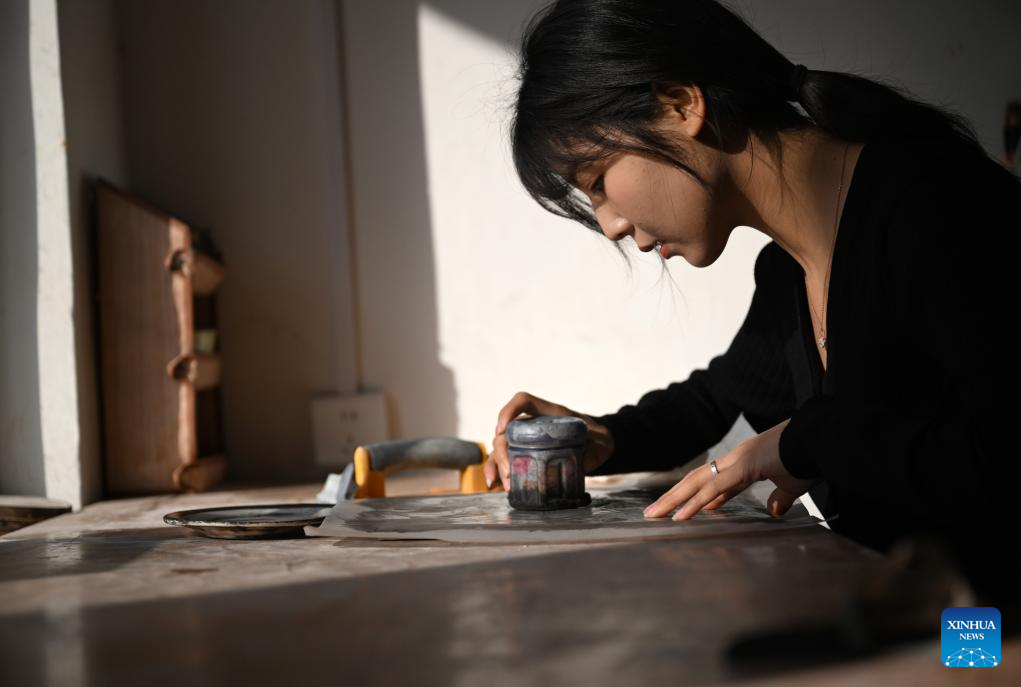 In pics: Inheritor of tri-colored glazed pottery printmaking infuses creation into tradition