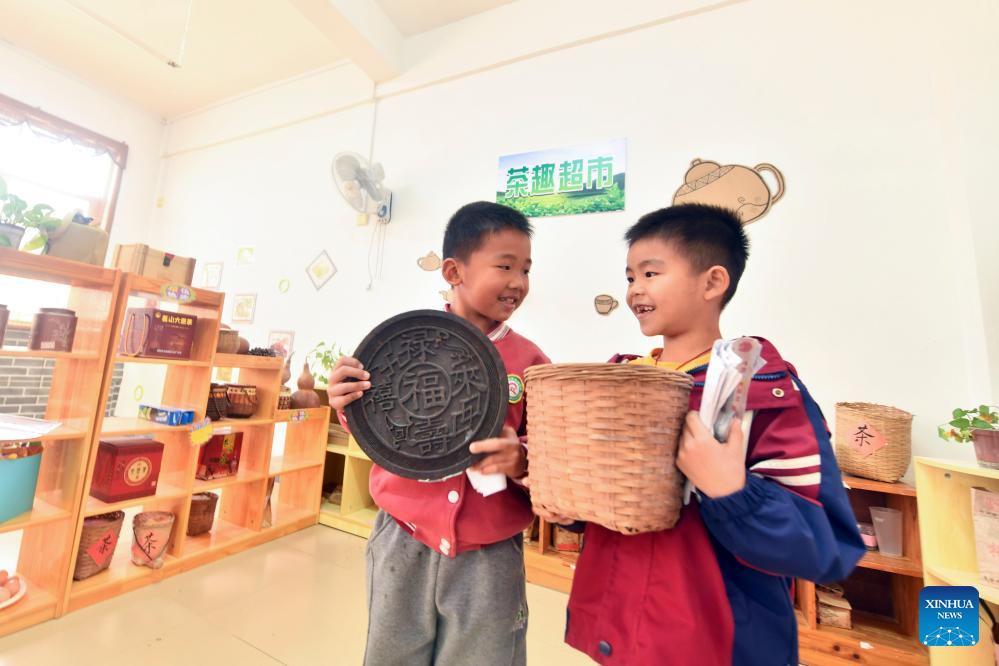 Liubao tea culture thrives in classrooms in Guangxi