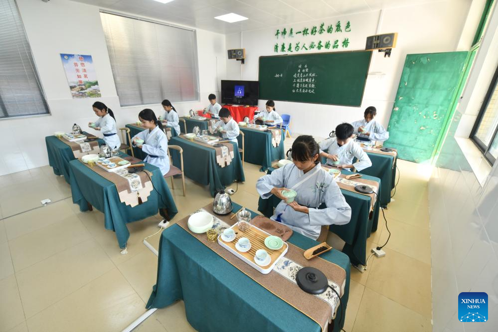 Liubao tea culture thrives in classrooms in Guangxi