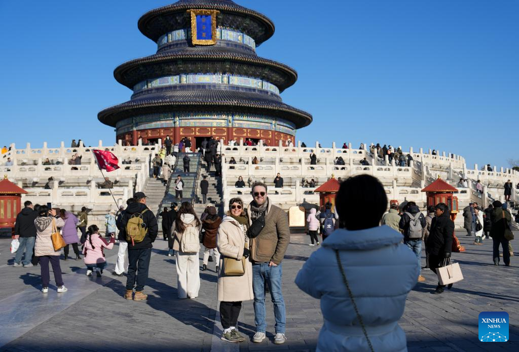 Foreign tourists swarm into China buoyed by visa-free policy