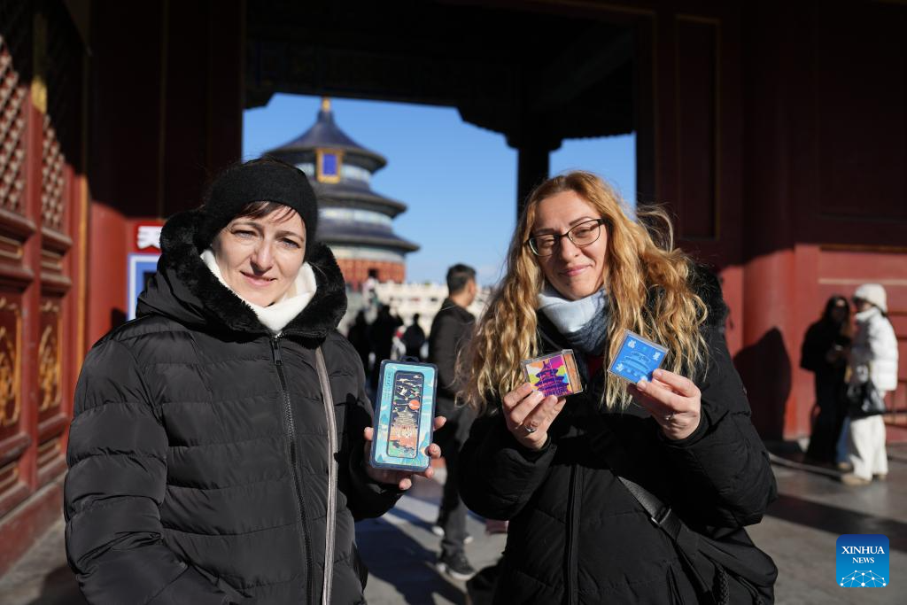 Foreign tourists swarm into China buoyed by visa-free policy