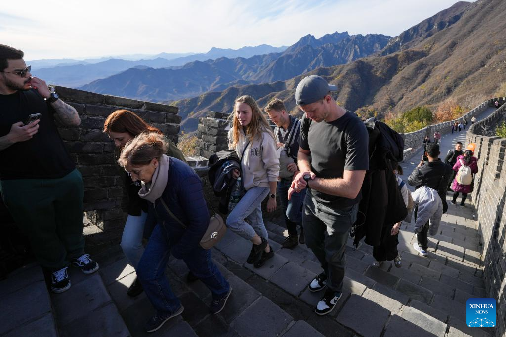 Foreign tourists swarm into China buoyed by visa-free policy