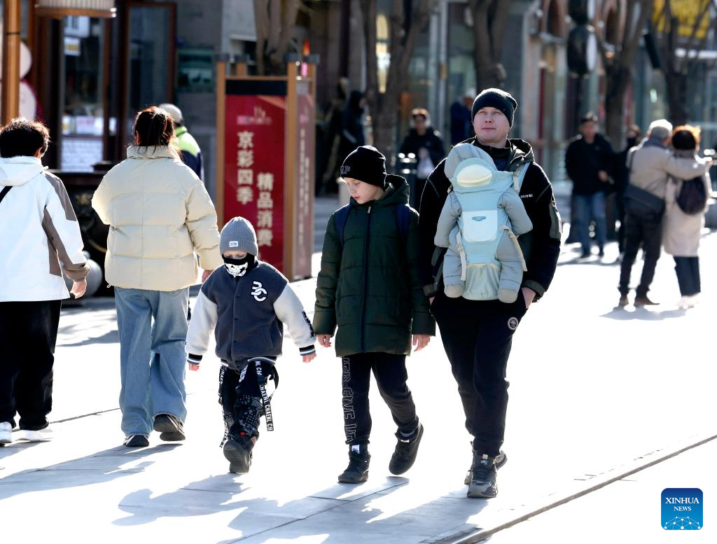 Foreign tourists swarm into China buoyed by visa-free policy