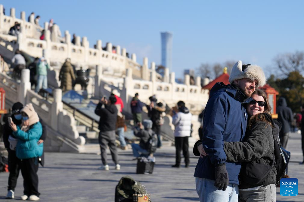 Foreign tourists swarm into China buoyed by visa-free policy