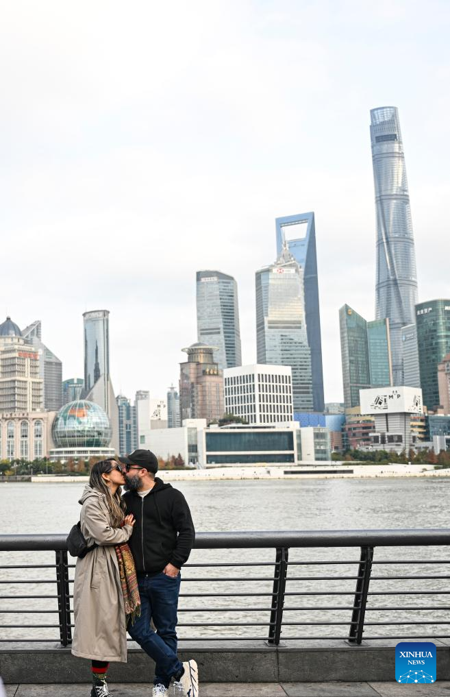 Foreign tourists swarm into China buoyed by visa-free policy