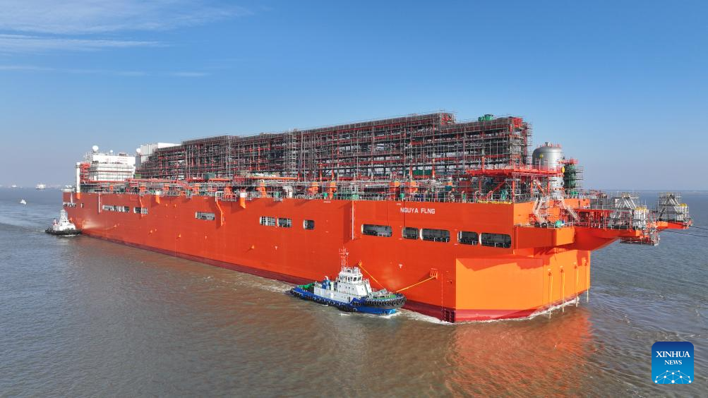 First large-scale FLNG facility made in China transferred from Nantong to Zhoushan