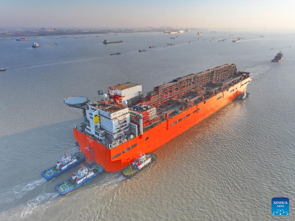 First large-scale FLNG facility made in China transferred from Nantong to Zhoushan