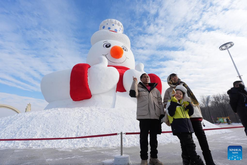 In pics: giant snowman at Sun Island scenic spot in Harbin