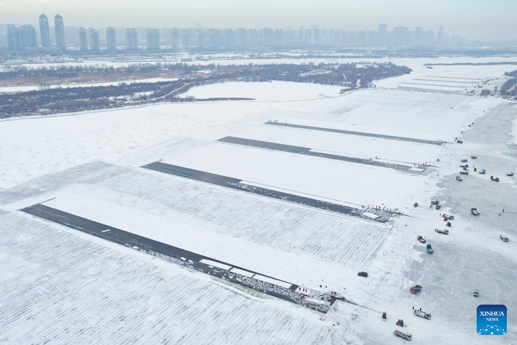 Ice collection season starts in Harbin, NE China