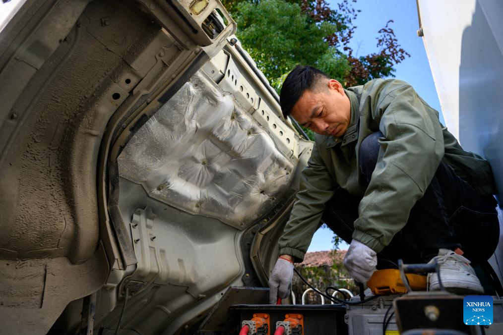 Pic story of NEV car mechanic in Wuhan, China's Hubei