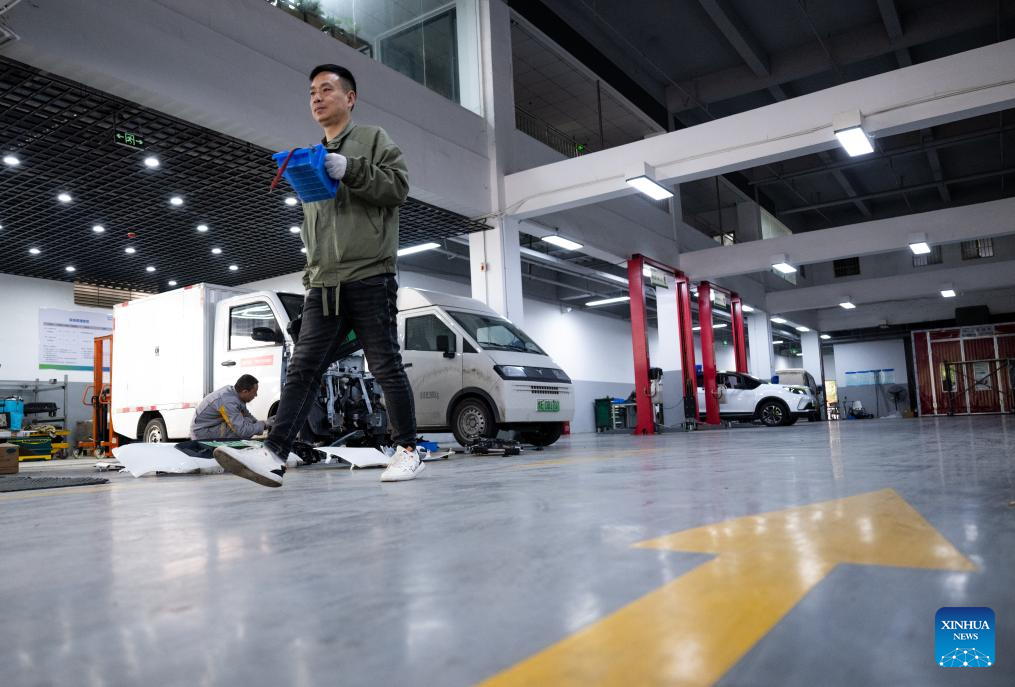 Pic story of NEV car mechanic in Wuhan, China's Hubei