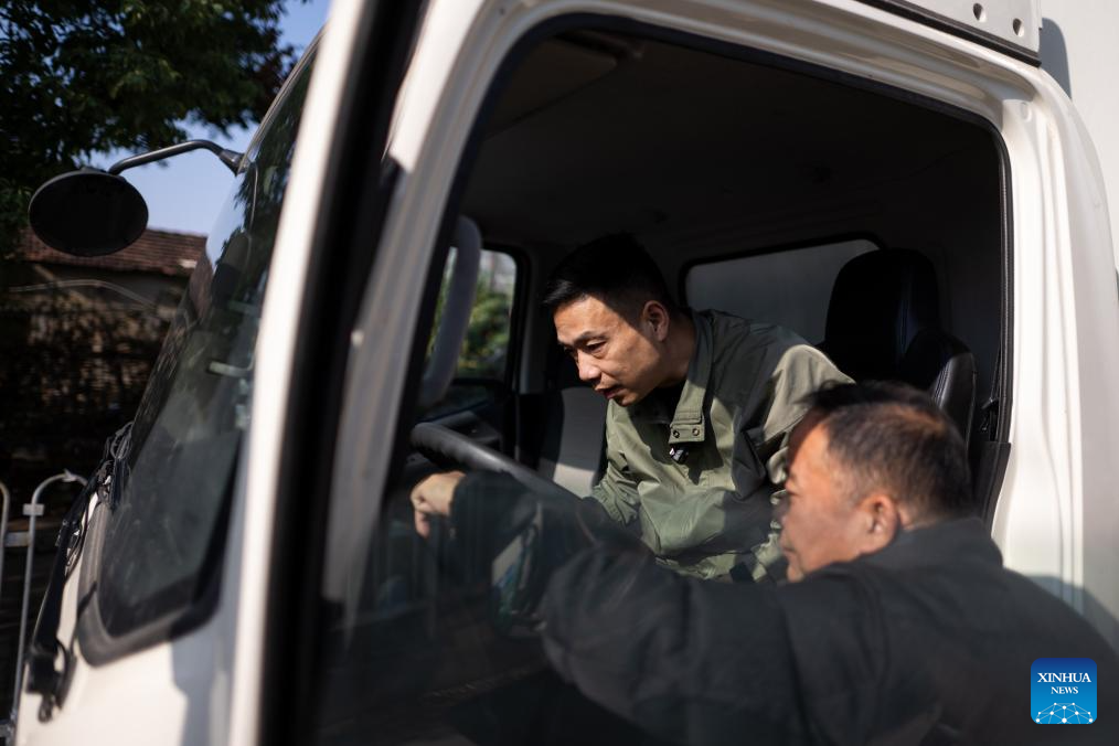 Pic story of NEV car mechanic in Wuhan, China's Hubei