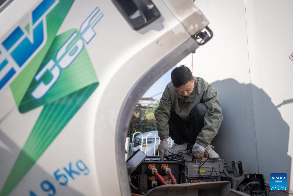 Pic story of NEV car mechanic in Wuhan, China's Hubei