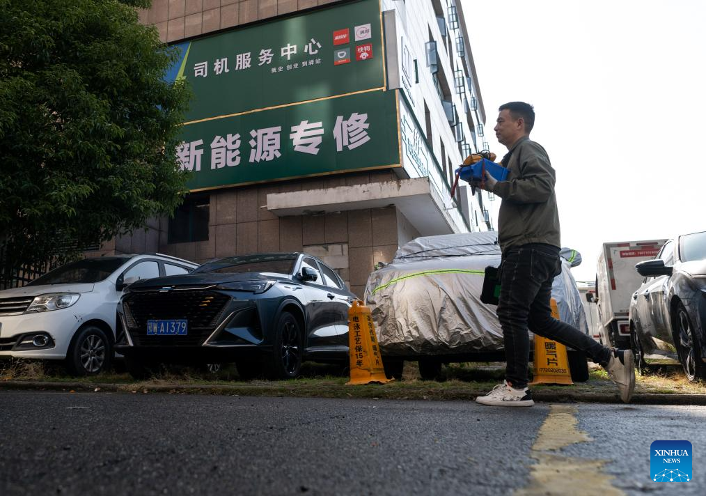 Pic story of NEV car mechanic in Wuhan, China's Hubei