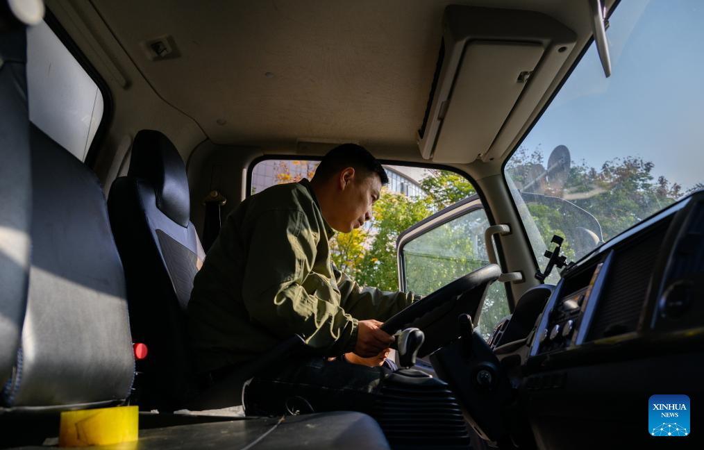 Pic story of NEV car mechanic in Wuhan, China's Hubei