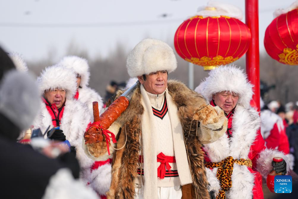 5th ice collecting festival kicks off in Harbin, NE China