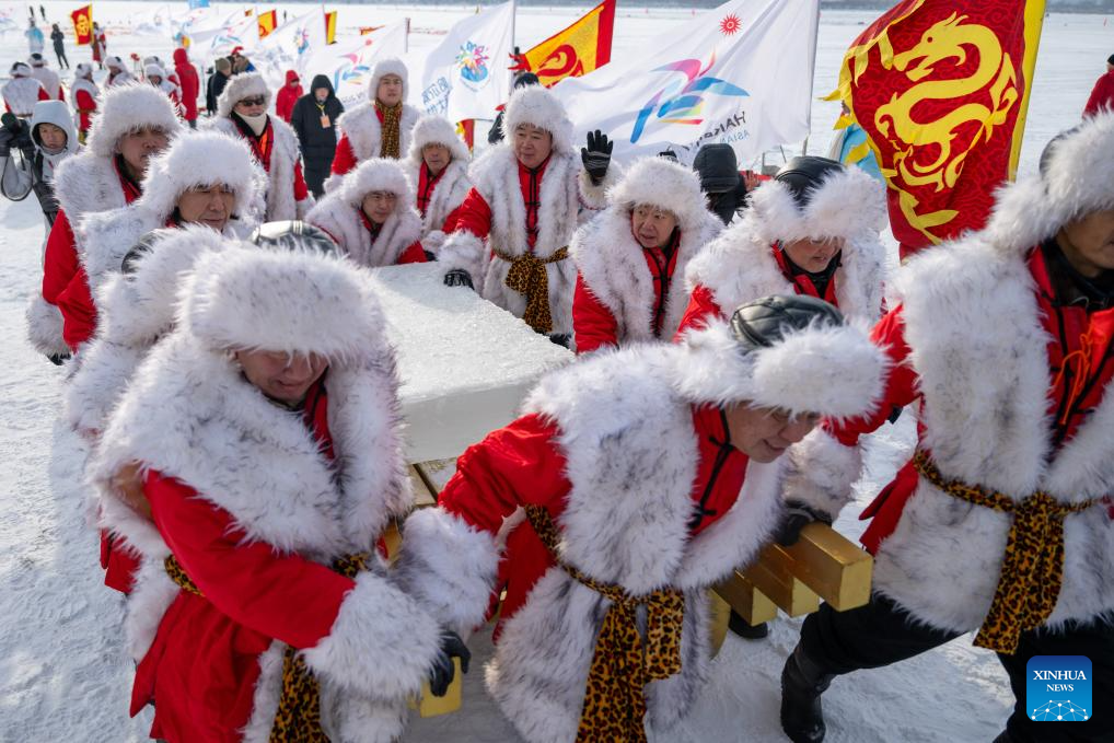 5th ice collecting festival kicks off in Harbin, NE China