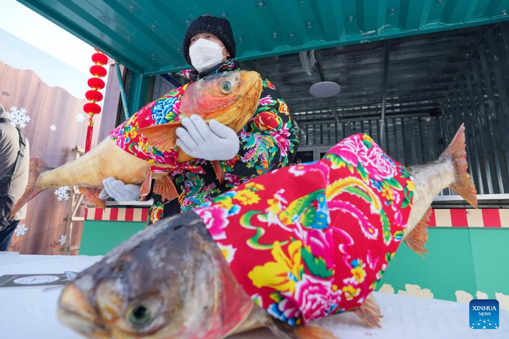 5th ice collecting festival kicks off in Harbin, NE China