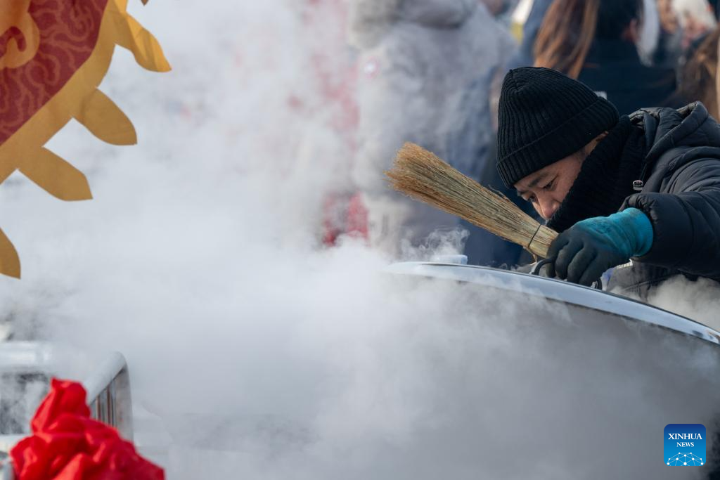 5th ice collecting festival kicks off in Harbin, NE China