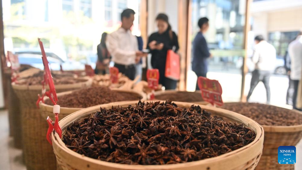 Across China: Fragrant spices bring scent of prosperity to south China