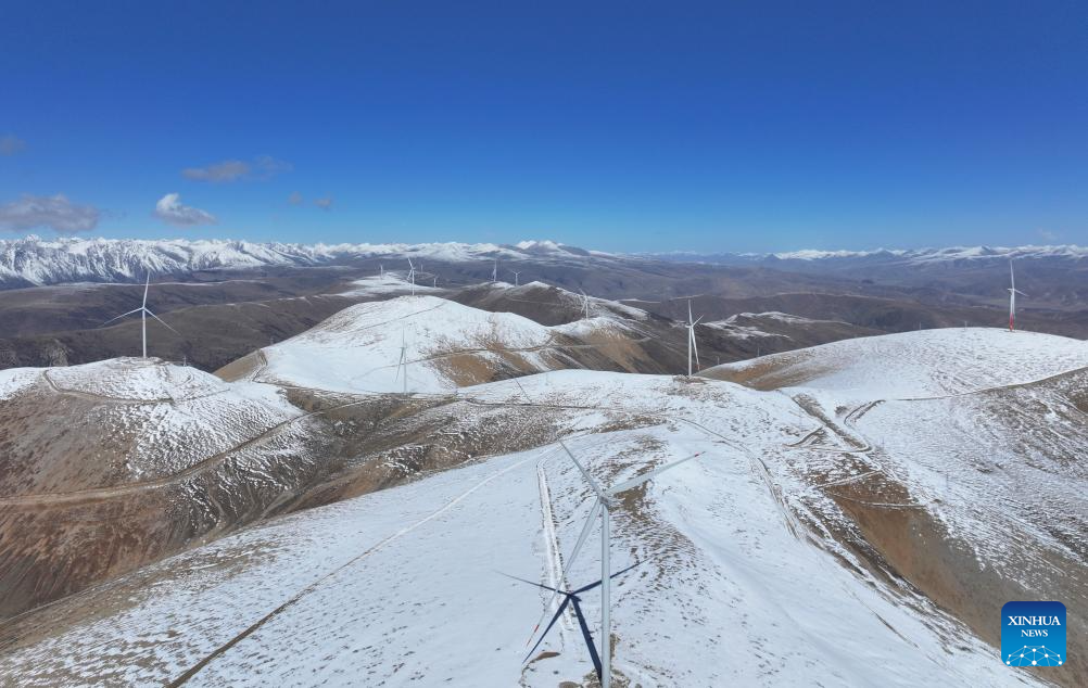 China Focus: World's highest wind farm powers up clean energy development