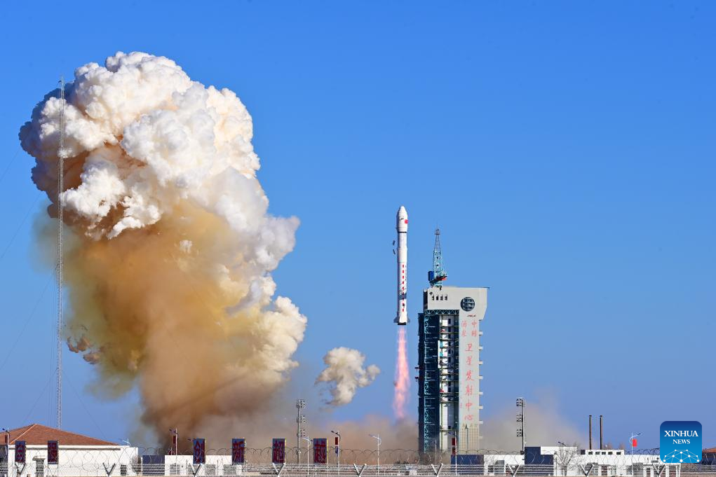 China launches 5 experiment satellites