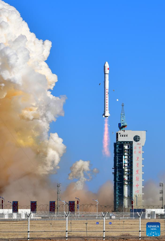 China launches 5 experiment satellites