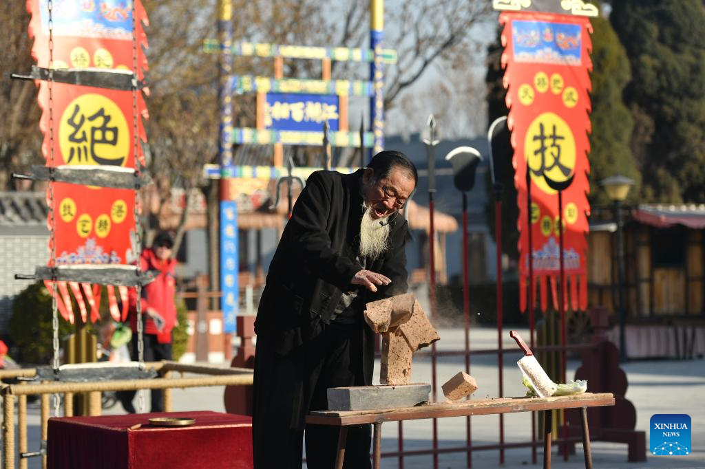 In pics: Wuqiao acrobatics in Hebei, N China