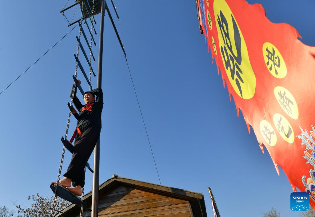 In pics: Wuqiao acrobatics in Hebei, N China