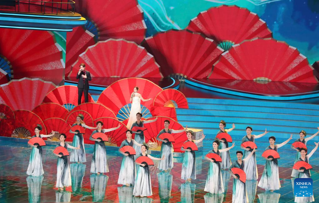 Macao holds gala to mark 25th anniversary of its return to motherland