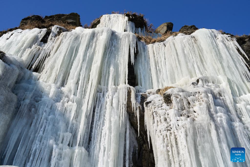 Massive icefalls seen on seashore of Vladivostok, Russia