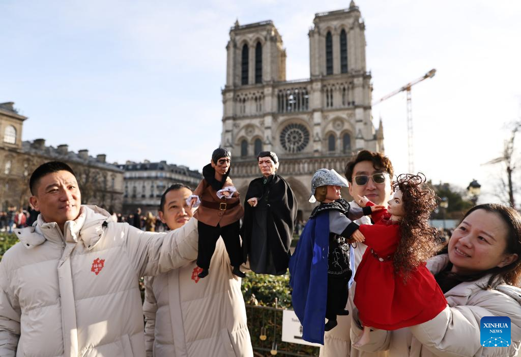 Hand-puppet theater play staged in front of Notre-Dame de Paris cathedral