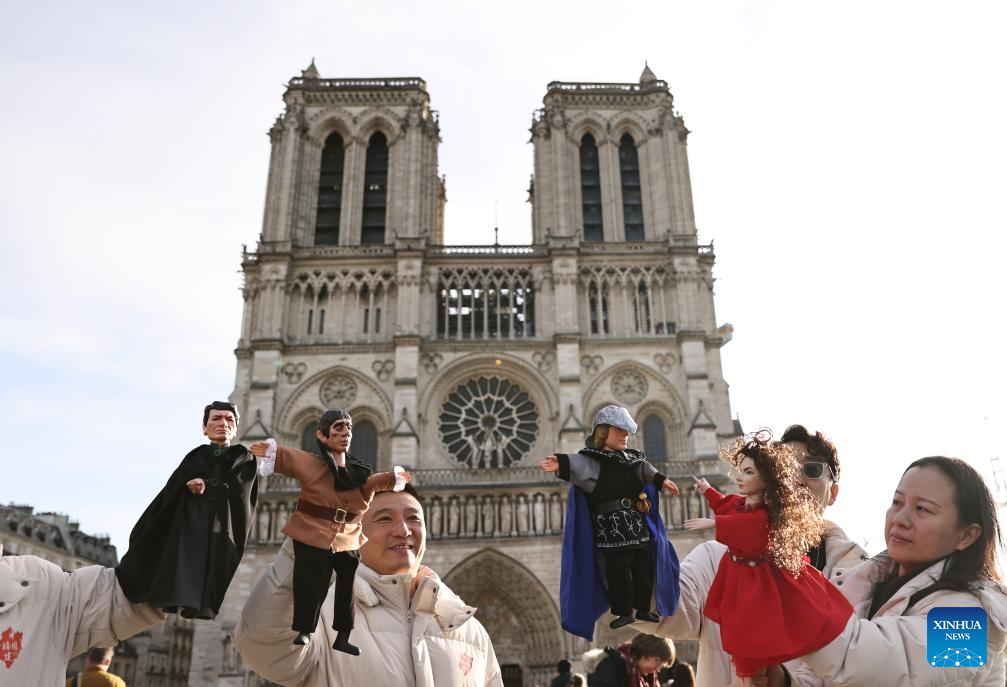 Hand-puppet theater play staged in front of Notre-Dame de Paris cathedral